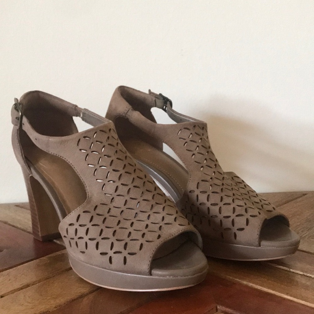 Clarks t-strap heels in taupe